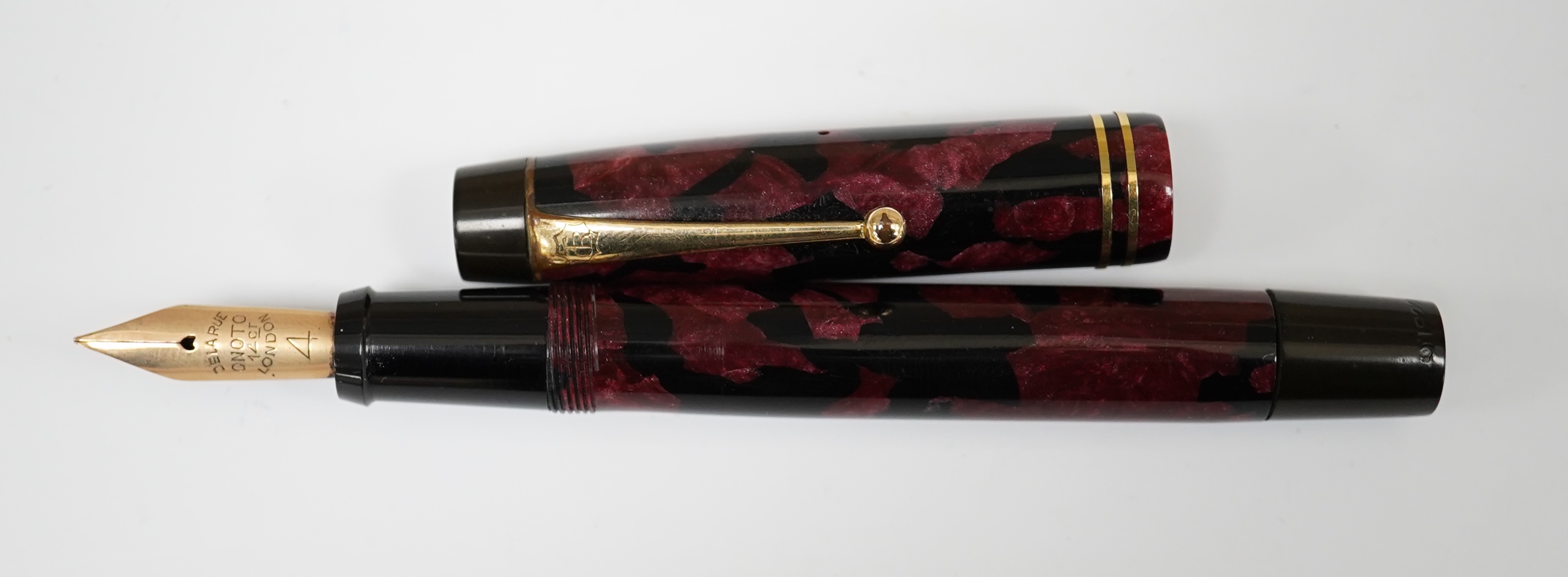 A De La Rue Onoto black and red marble piston filler with 14ct. gold No.4 nib